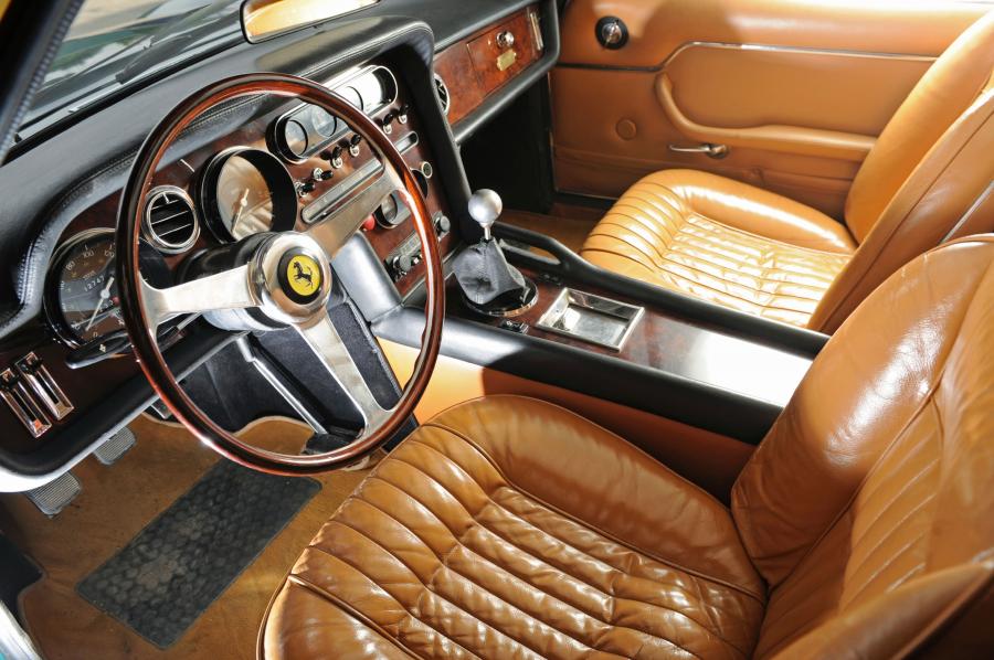 Интерьер Ferrari 330 GT Shooting Brake (7963) 1968 года  (фото 6 из 53)